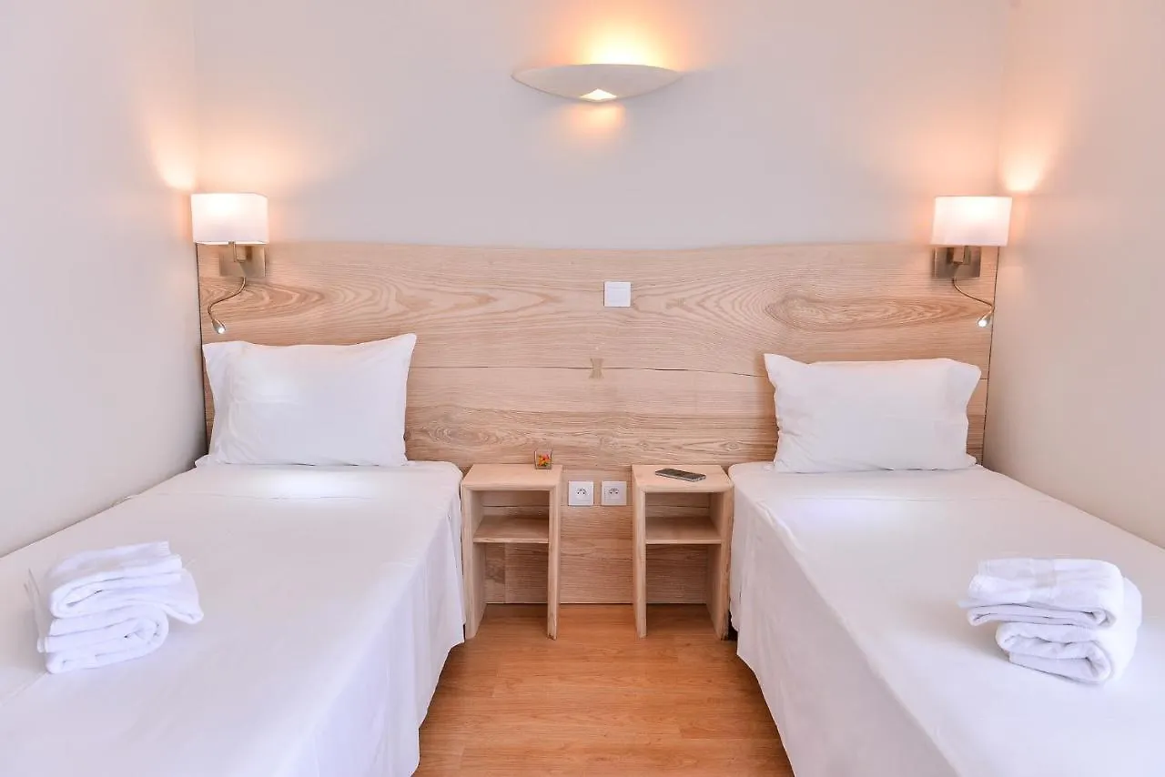 Logis Hotel Restaurant Le Chene Vert Rocher