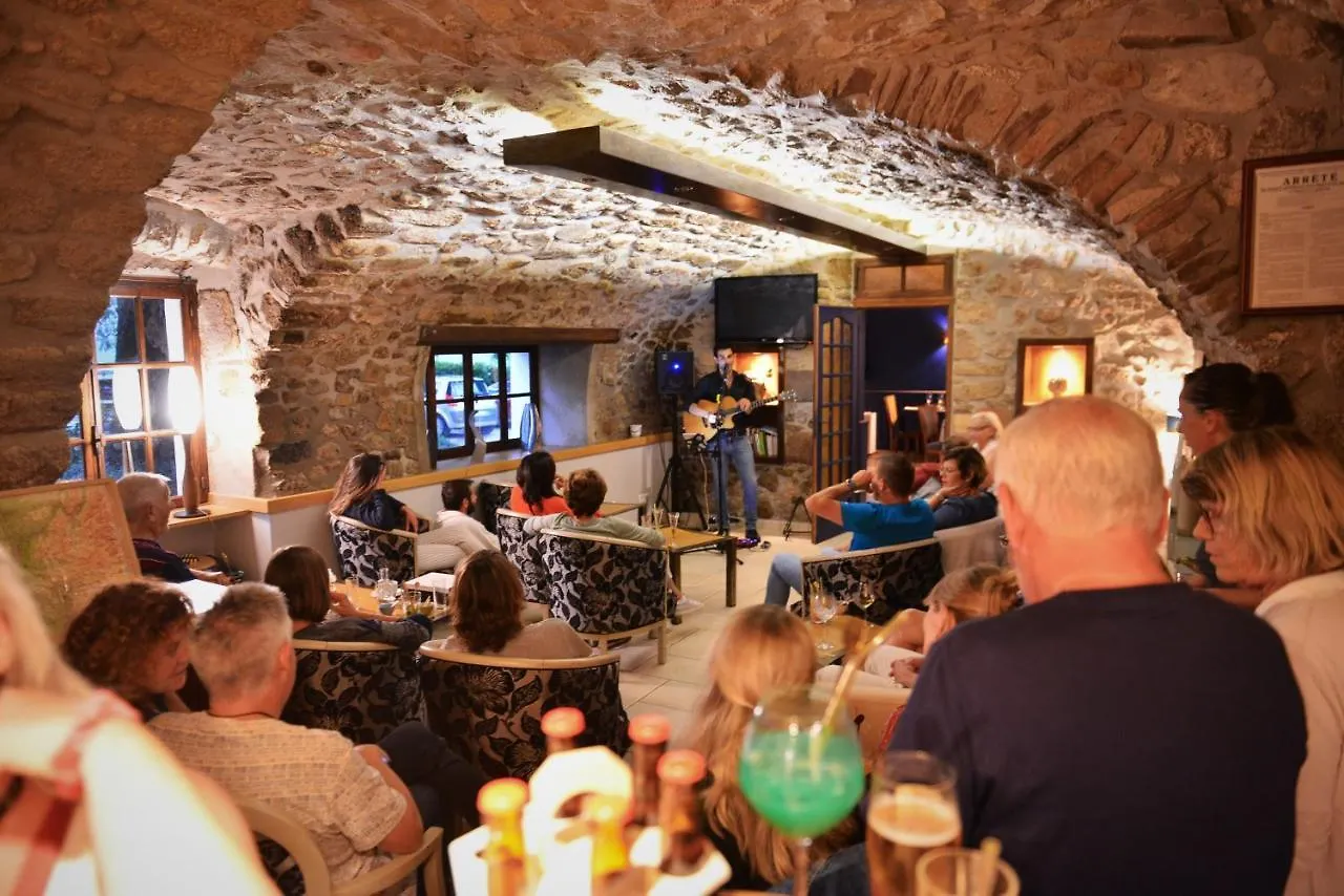 ***  Logis Hotel Restaurant Le Chene Vert Rocher Frankrijk