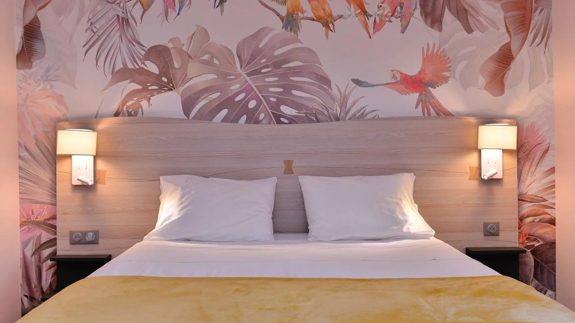 Logis Hotel Restaurant Le Chene Vert Rocher