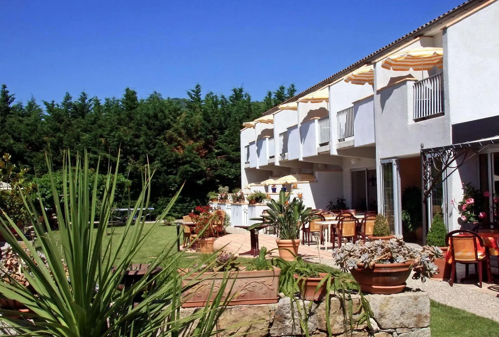 Logis Hotel Restaurant Le Chene Vert Rocher