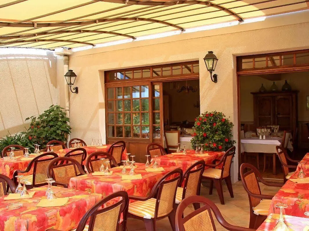 Logis Hotel Restaurant Le Chene Vert Rocher