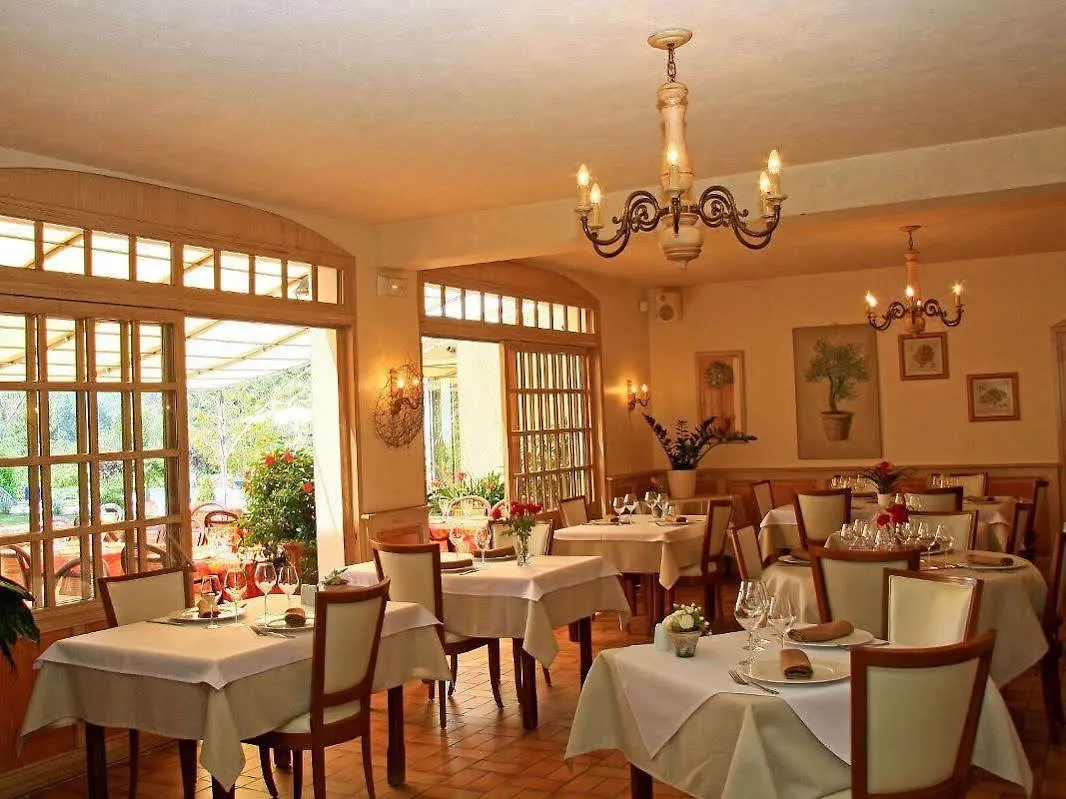 Logis Hotel Restaurant Le Chene Vert Rocher Frankrijk