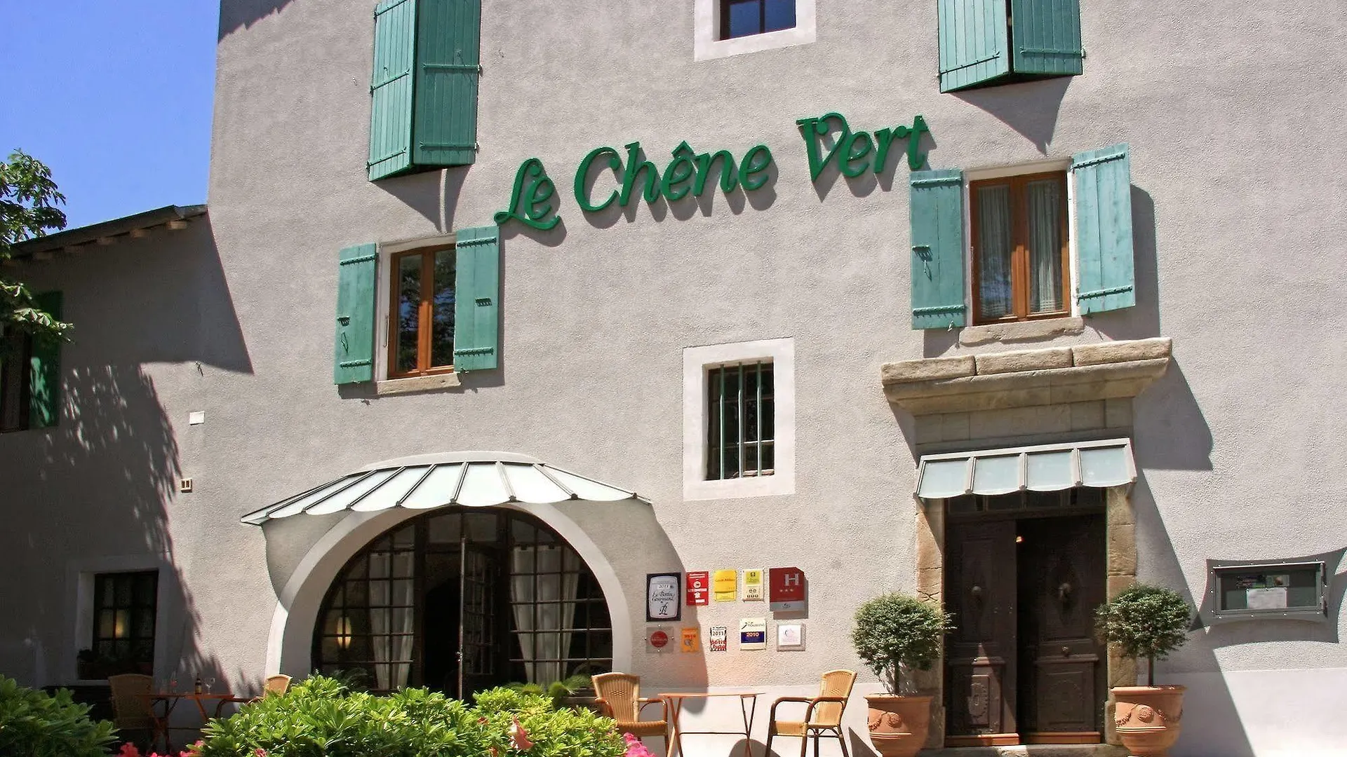 Logis Hotel Restaurant Le Chene Vert Rocher