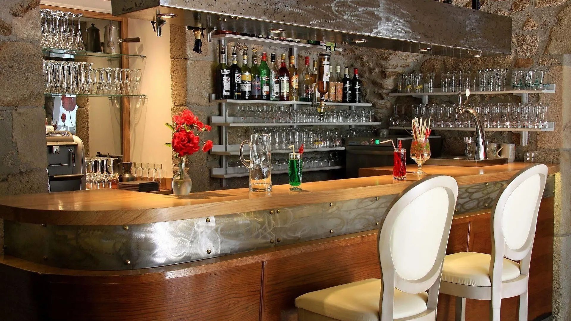 Logis Hotel Restaurant Le Chene Vert Rocher