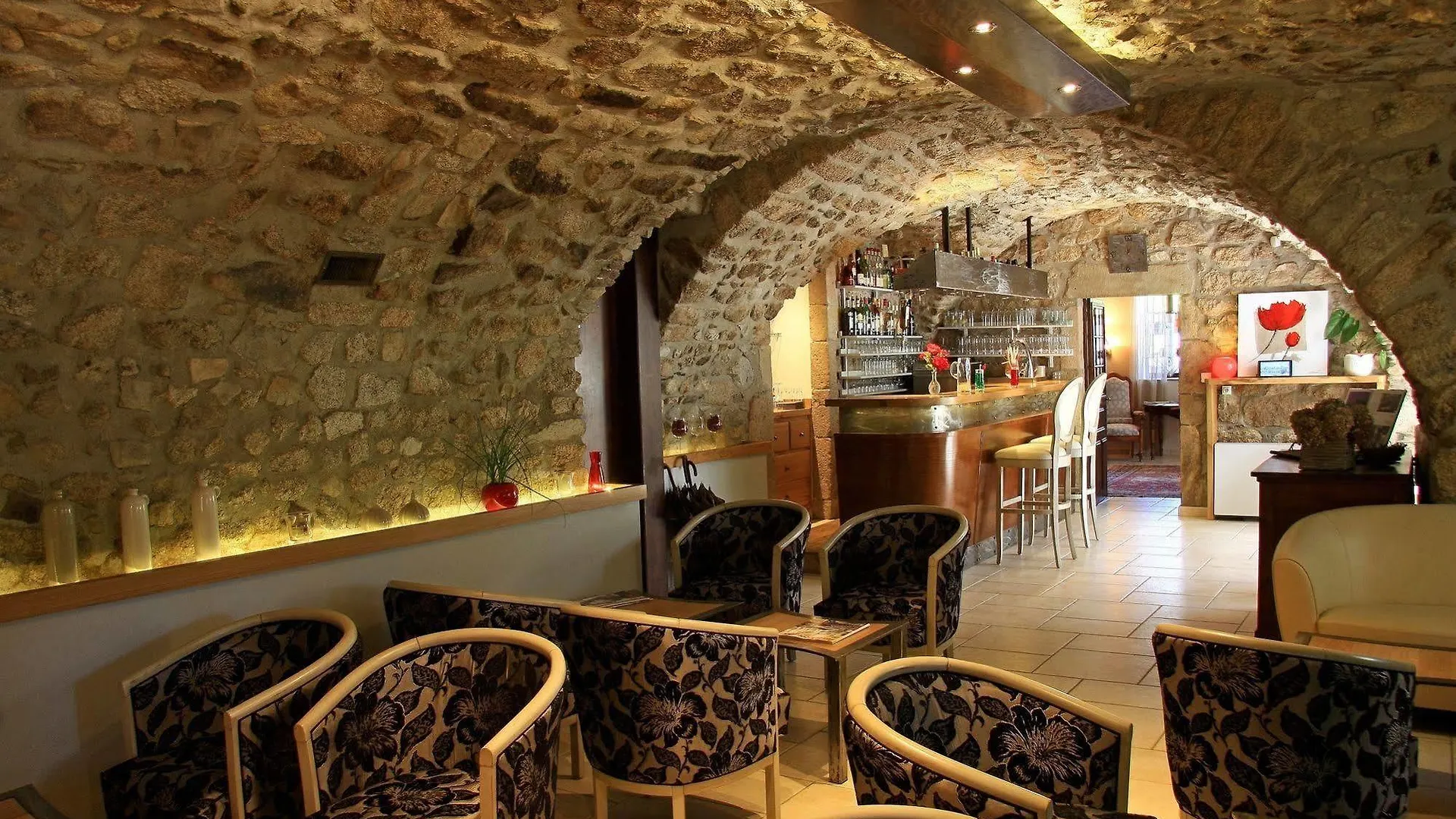Logis Hotel Restaurant Le Chene Vert Rocher