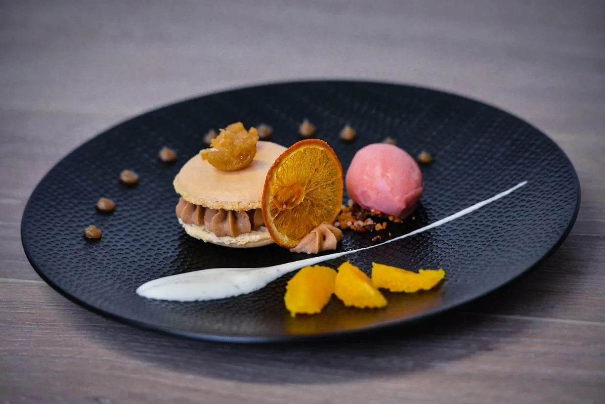 Logis Hotel Restaurant Le Chene Vert Rocher