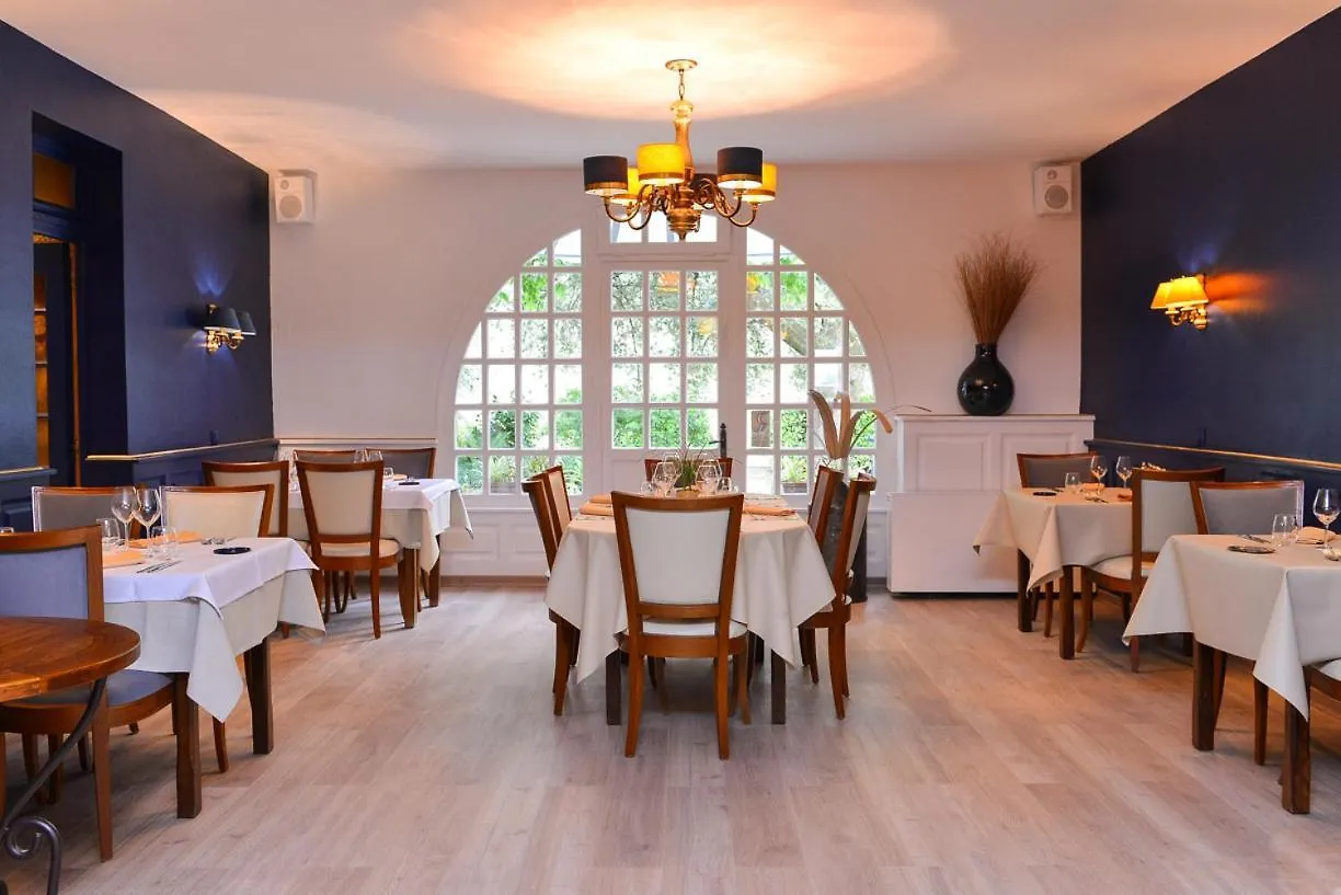 ***  Logis Hotel Restaurant Le Chene Vert Rocher Frankrijk